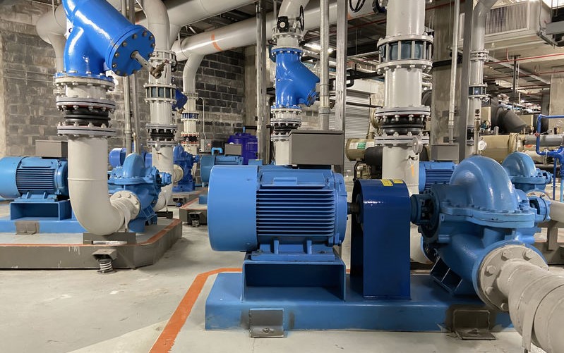 oil-free air compressor in maintenance room